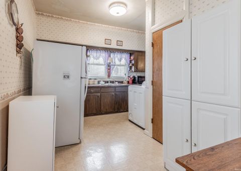 Tiny photo for 321 E Chestnut Street, Boonville, IN 47601 (MLS # 202612041)