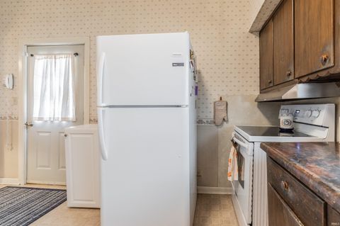 Tiny photo for 321 E Chestnut Street, Boonville, IN 47601 (MLS # 202612041)