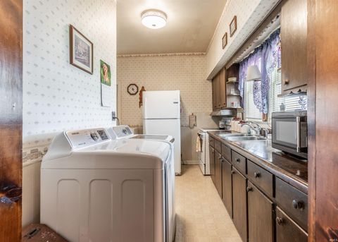 Tiny photo for 321 E Chestnut Street, Boonville, IN 47601 (MLS # 202612041)