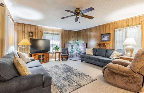 Tiny photo for 321 E Chestnut Street, Boonville, IN 47601 (MLS # 202612041)