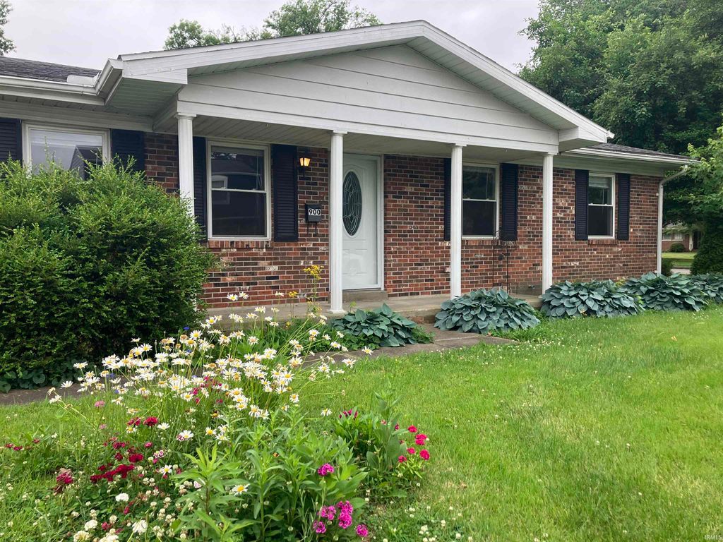 Photo of 900 S Saint James Boulevard, Evansville, IN 47714 (MLS # 202620088)
