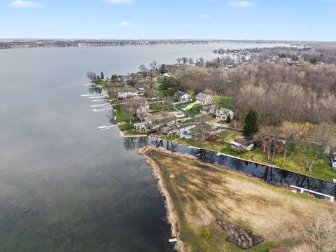 Tiny photo for 5940 E George Street, Syracuse, IN 46567 (MLS # 202612683)