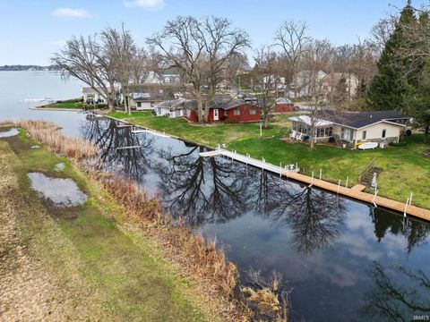 Tiny photo for 5940 E George Street, Syracuse, IN 46567 (MLS # 202612683)