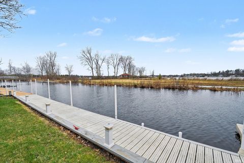 Tiny photo for 5940 E George Street, Syracuse, IN 46567 (MLS # 202612683)