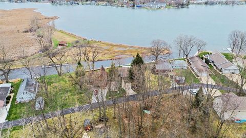 Tiny photo for 5940 E George Street, Syracuse, IN 46567 (MLS # 202612683)