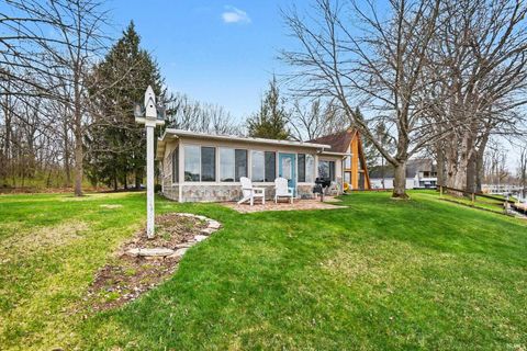 Tiny photo for 5940 E George Street, Syracuse, IN 46567 (MLS # 202612683)