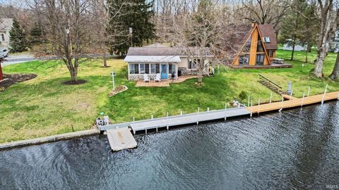 Tiny photo for 5940 E George Street, Syracuse, IN 46567 (MLS # 202612683)