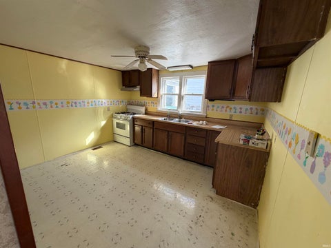 Tiny photo for 601 N Race Street, Monon, IN 47959 (MLS # 202644264)