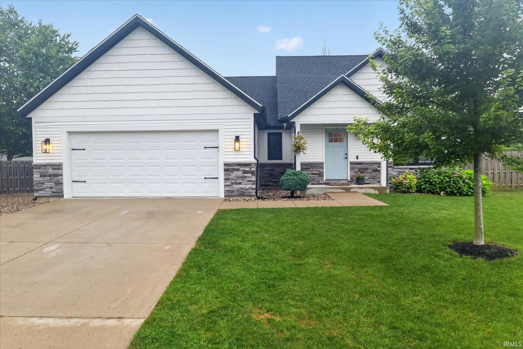Photo of 5515 Bay Char Court, Osceola, IN 46561 (MLS # 202630758)