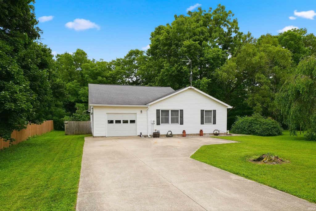 Photo of 504 S Main Street, South Whitley, IN 46787 (MLS # 202625130)