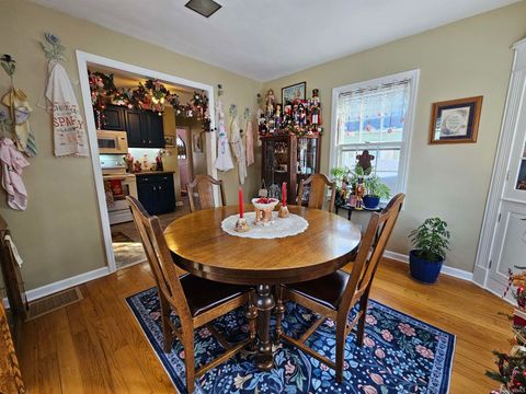 Tiny photo for 1611 Kingston Road, Kokomo, IN 46901 (MLS # 202549758)