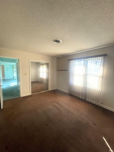 Tiny photo for 320 W Roselawn Avenue Street, Logansport, IN 46947 (MLS # 202545746)