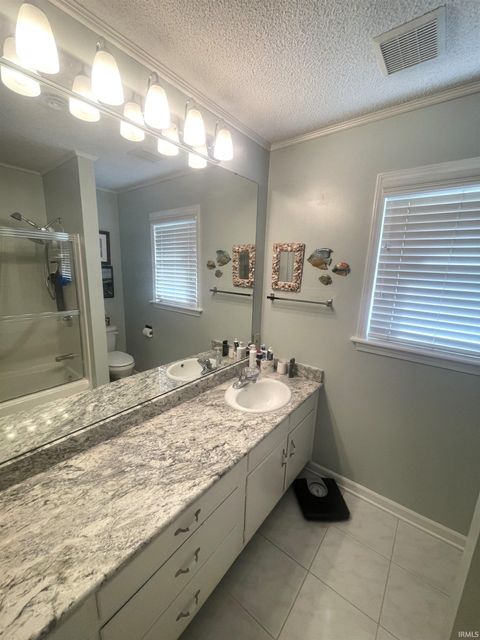 Tiny photo for 320 W Roselawn Avenue Street, Logansport, IN 46947 (MLS # 202545746)