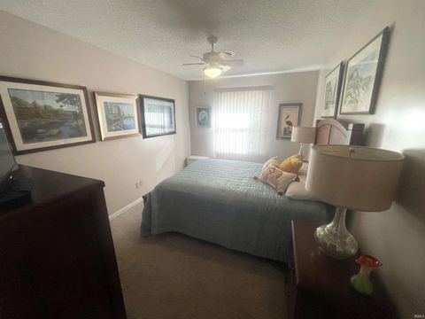 Tiny photo for 320 W Roselawn Avenue Street, Logansport, IN 46947 (MLS # 202545746)