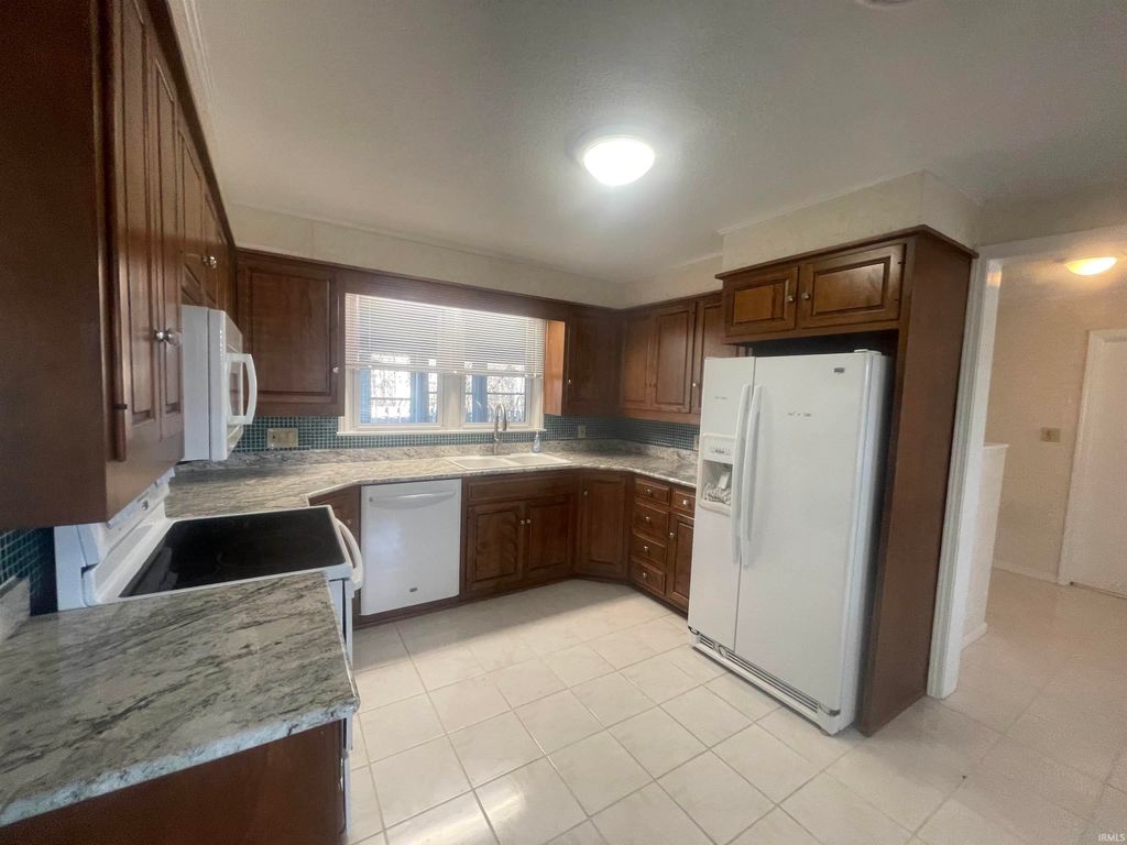 Photo of 320 W Roselawn Avenue Street, Logansport, IN 46947 (MLS # 202545746)