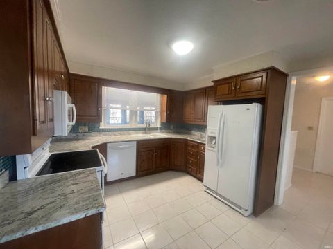 Tiny photo for 320 W Roselawn Avenue Street, Logansport, IN 46947 (MLS # 202545746)