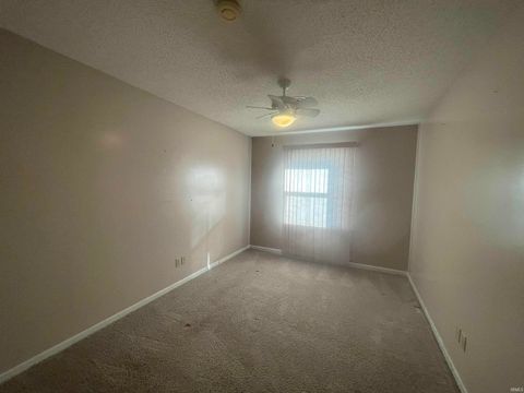 Tiny photo for 320 W Roselawn Avenue Street, Logansport, IN 46947 (MLS # 202545746)