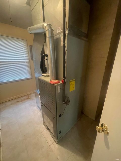 Tiny photo for 320 W Roselawn Avenue Street, Logansport, IN 46947 (MLS # 202545746)