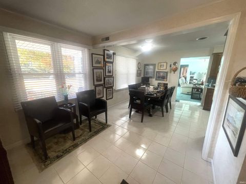 Tiny photo for 320 W Roselawn Avenue Street, Logansport, IN 46947 (MLS # 202545746)