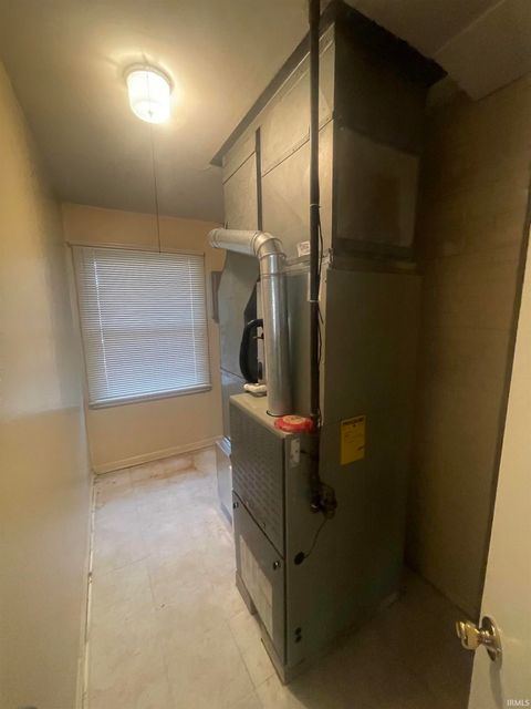 Tiny photo for 320 W Roselawn Avenue Street, Logansport, IN 46947 (MLS # 202545746)