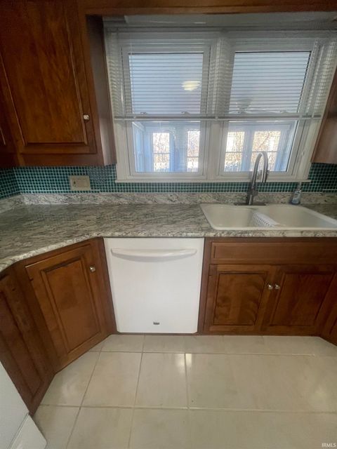 Tiny photo for 320 W Roselawn Avenue Street, Logansport, IN 46947 (MLS # 202545746)