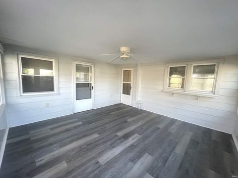 Tiny photo for 320 W Roselawn Avenue Street, Logansport, IN 46947 (MLS # 202545746)