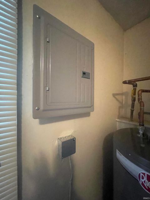 Tiny photo for 320 W Roselawn Avenue Street, Logansport, IN 46947 (MLS # 202545746)