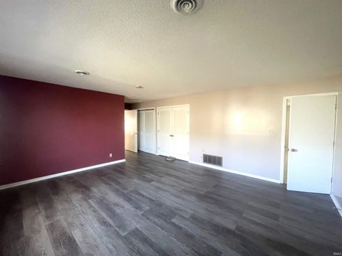 Tiny photo for 320 W Roselawn Avenue Street, Logansport, IN 46947 (MLS # 202545746)