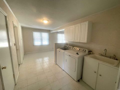 Tiny photo for 320 W Roselawn Avenue Street, Logansport, IN 46947 (MLS # 202545746)