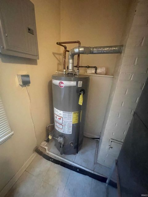 Tiny photo for 320 W Roselawn Avenue Street, Logansport, IN 46947 (MLS # 202545746)