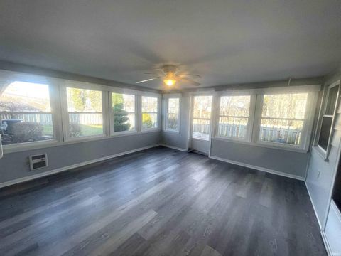 Tiny photo for 320 W Roselawn Avenue Street, Logansport, IN 46947 (MLS # 202545746)