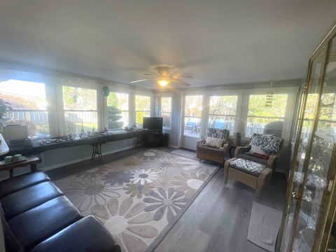 Tiny photo for 320 W Roselawn Avenue Street, Logansport, IN 46947 (MLS # 202545746)