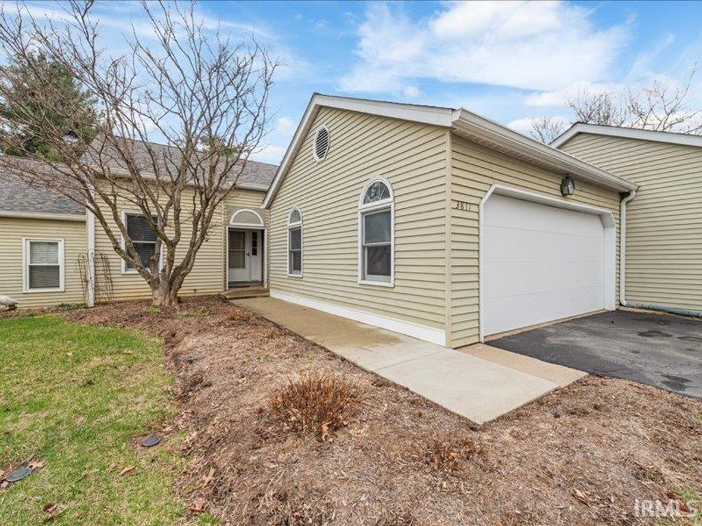 Photo of 3811 S Pepper Chase, Bloomington, IN 47401 (MLS # 202608041)