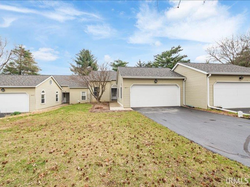 Photo of 3811 S Pepper Chase, Bloomington, IN 47401 (MLS # 202608041)