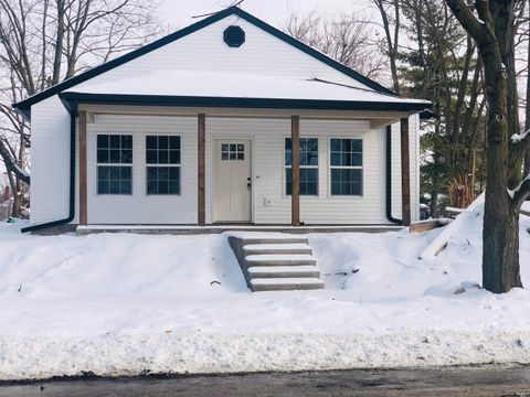 Photo of 724 S Apperson Way, Kokomo, IN 46901 (MLS # 202548925)