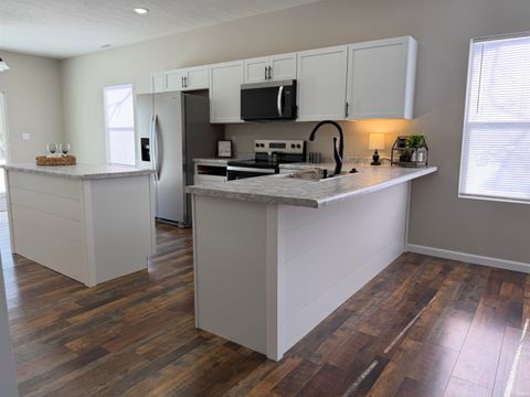 Tiny photo for 724 S Apperson Way, Kokomo, IN 46901 (MLS # 202548925)