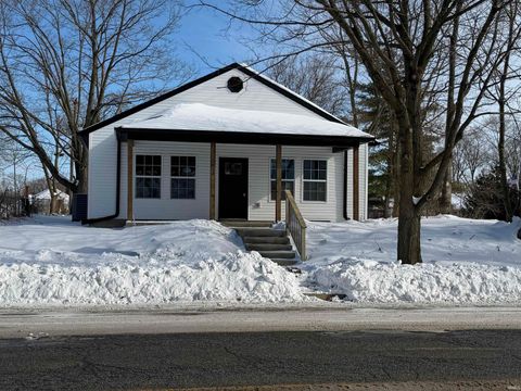 Photo of 724 S Apperson Way, Kokomo, IN 46901 (MLS # 202548925)