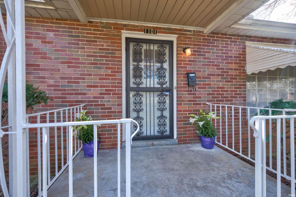 Photo of 1101 Ravenswood Drive, Evansville, IN 47714 (MLS # 202611270)