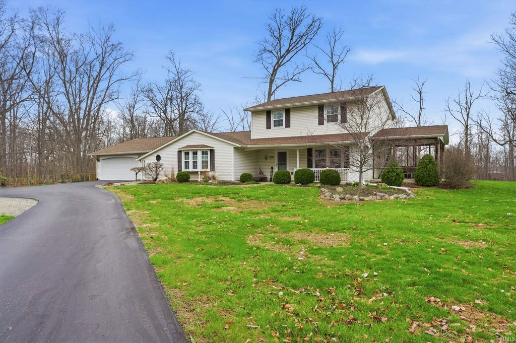 Photo of 305 Southwood Drive, Hartford City, IN 47348 (MLS # 202609700)