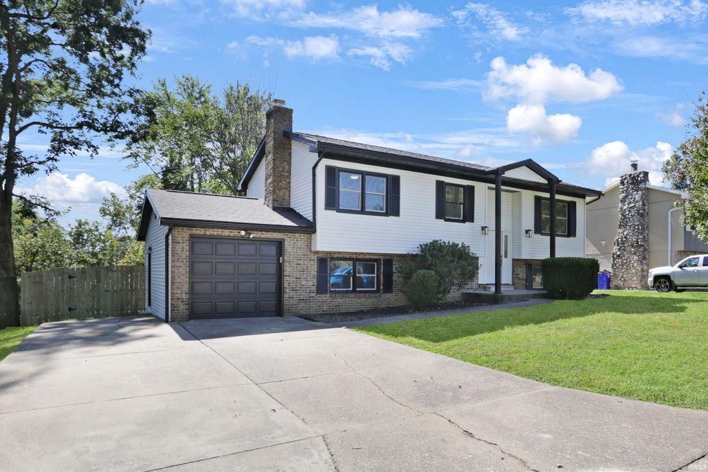 Photo of 7455 Oakpark Drive, Newburgh, IN 47630 (MLS # 202541841)