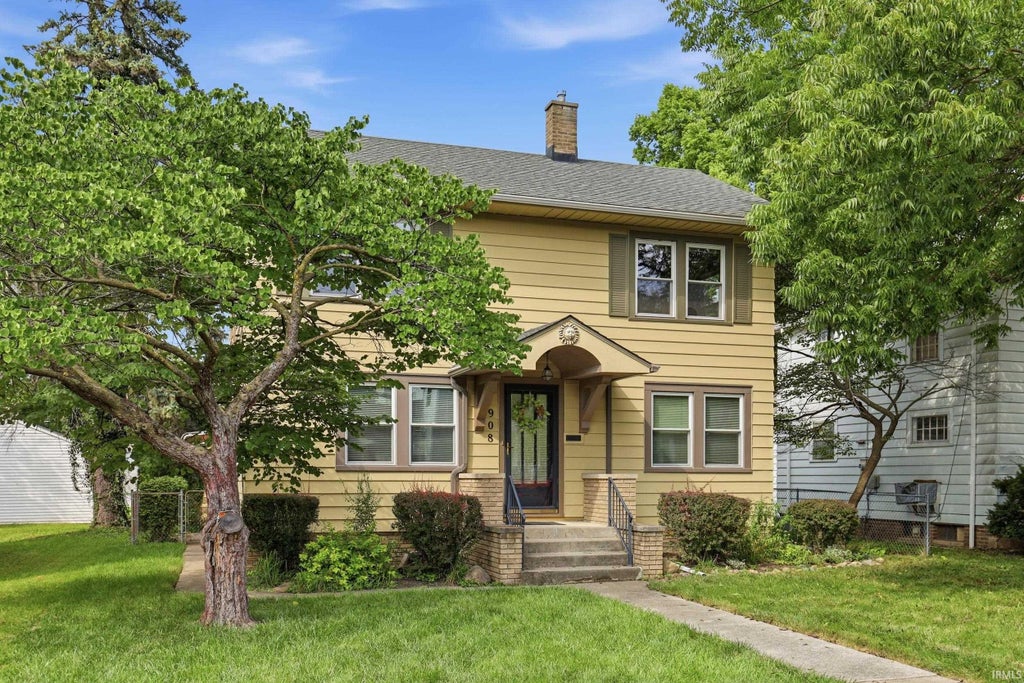 Photo of 908 Kinsmoor Avenue, Fort Wayne, IN 46807 (MLS # 202636105)
