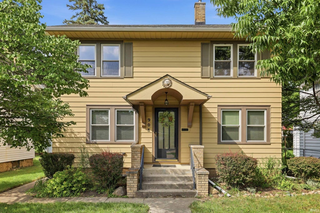 Photo of 908 Kinsmoor Avenue, Fort Wayne, IN 46807 (MLS # 202636105)