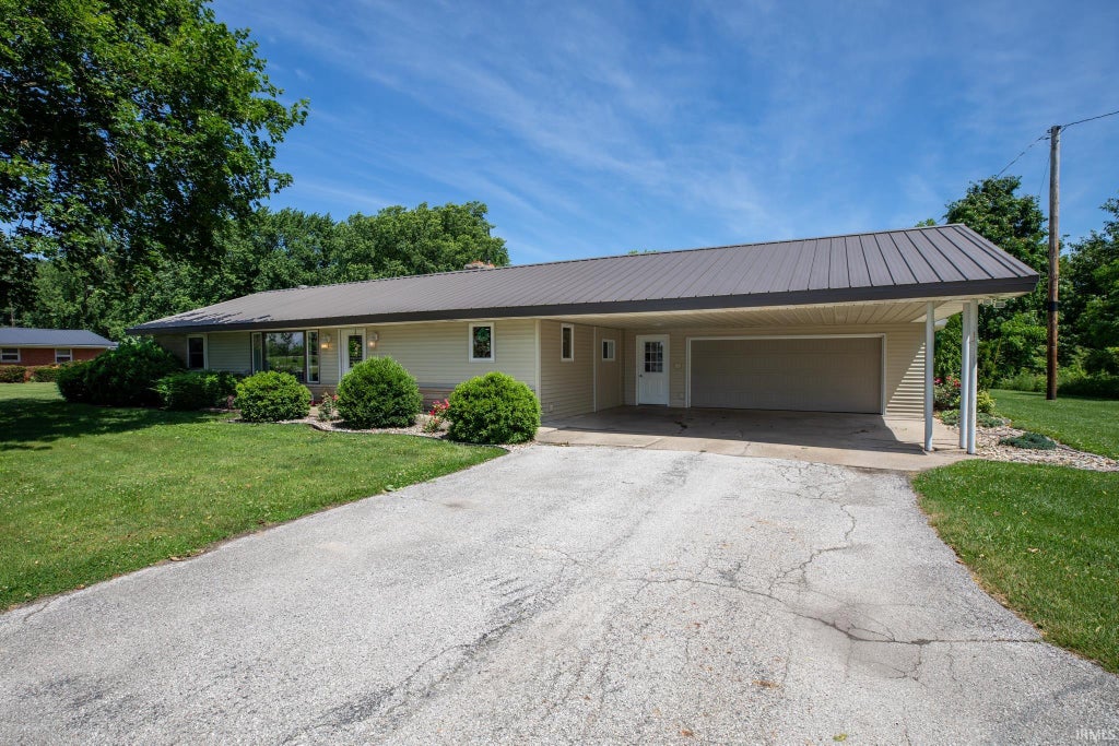 Photo of 1336 Lincoln Highway, Bourbon, IN 46504 (MLS # 202623397)