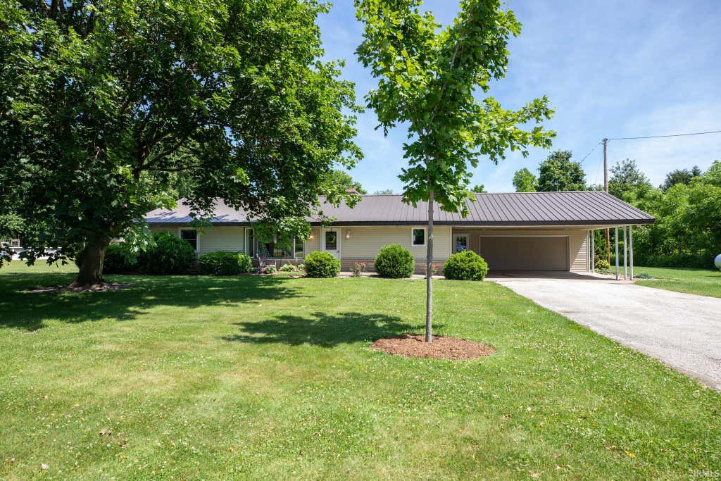 Photo of 1336 Lincoln Highway, Bourbon, IN 46504 (MLS # 202623397)