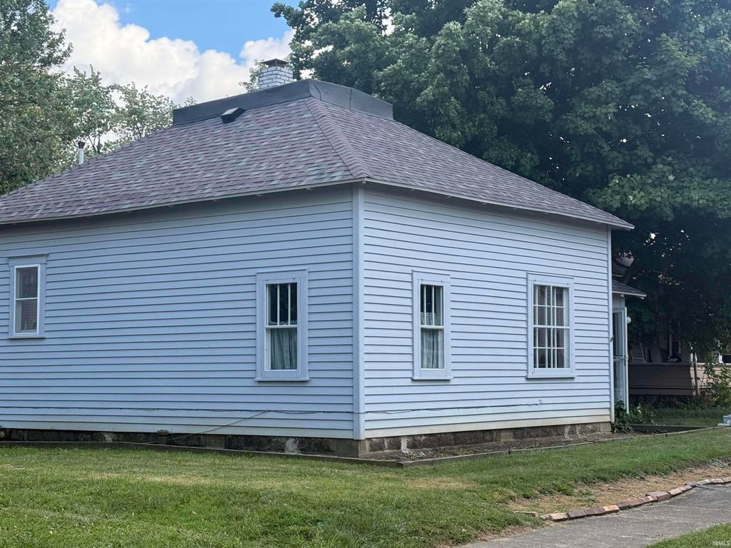 Photo of 1208 N Jefferson Street, Hartford City, IN 47348 (MLS # 202548747)