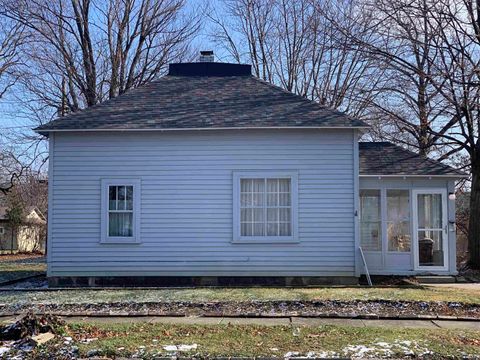 Photo of 1208 N Jefferson Street, Hartford City, IN 47348 (MLS # 202548747)