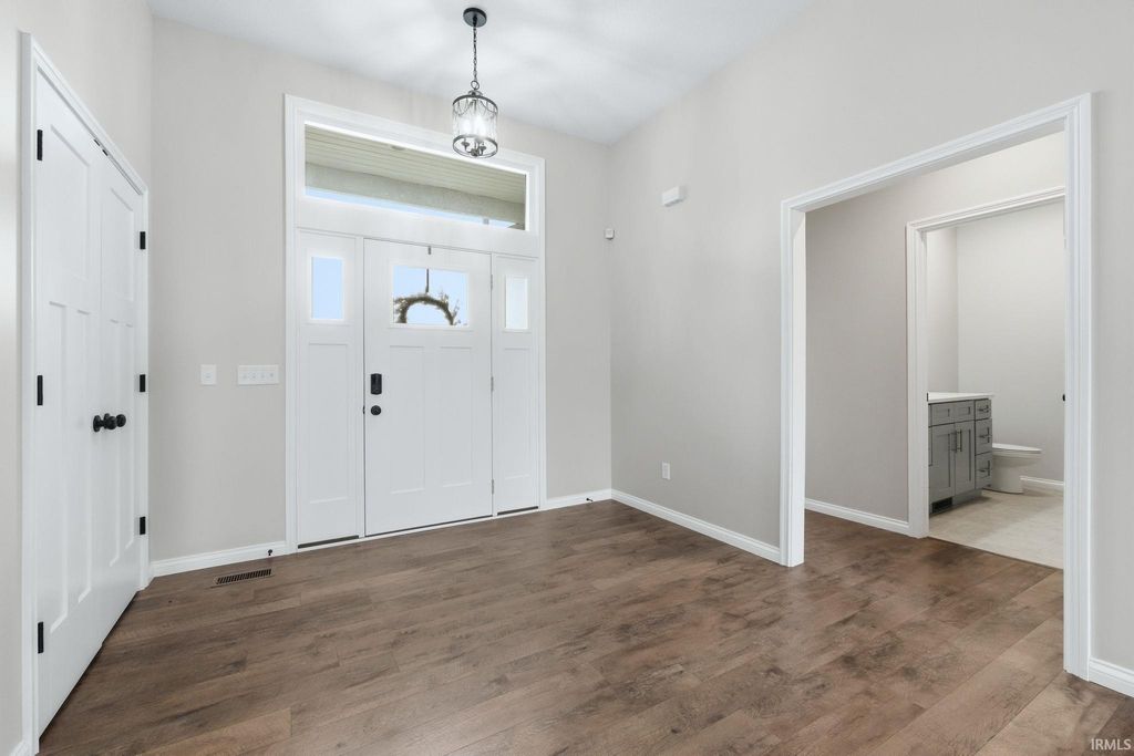 Photo of 2317 Hamlet Court, Fort Wayne, IN 46818 (MLS # 202609877)