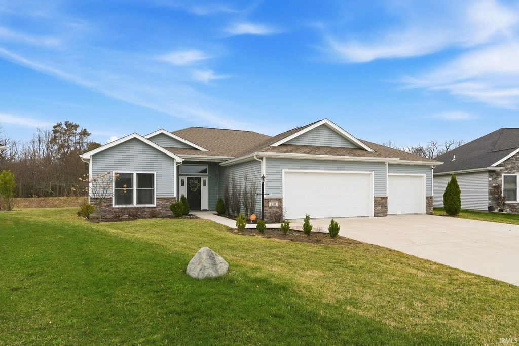 Photo of 2317 Hamlet Court, Fort Wayne, IN 46818 (MLS # 202609877)