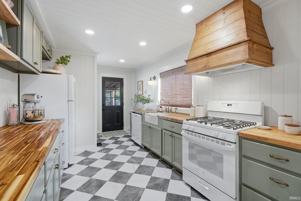 Photo of 1818 E Street, Bedford, IN 47421 (MLS # 202604463)