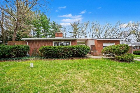 Photo of 19600 Ruth Avenue, South Bend, IN 46614 (MLS # 202613139)